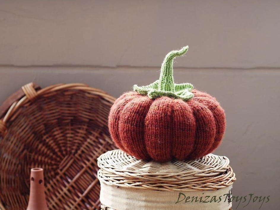 Halloween knitted pumpkin