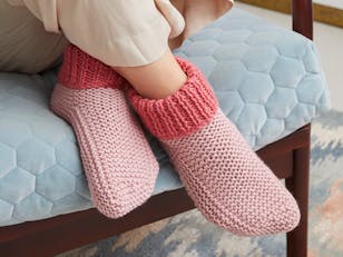 Cosy Slipper Socks - Knitting Pattern For Women in Debbie Bliss Cashmerino Chunky by Debbie Bliss