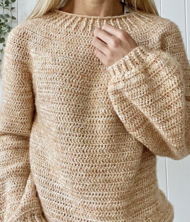 Crochet pattern for a cosy crocheted sweater in mohair and wool