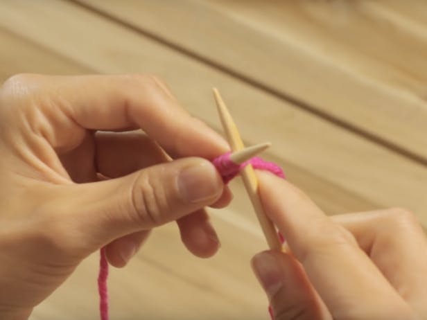 how to knit first stitch and a row