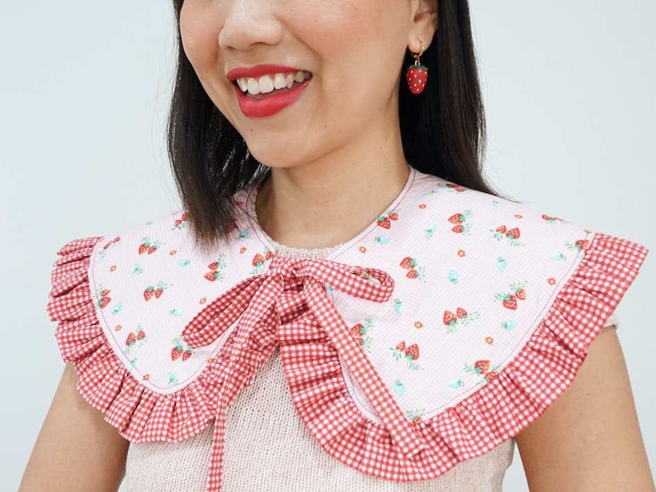 Learn how to sew a fabulous detachable frilly collar