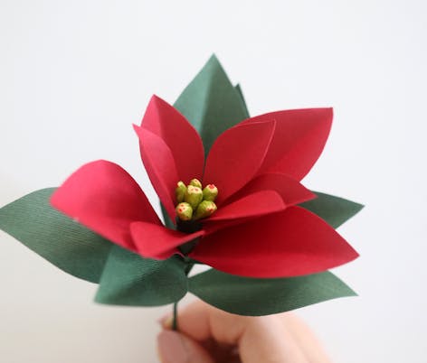 DIY paper poinsettia