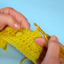 Crochet puff stitch step 1