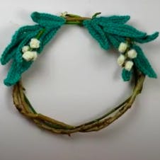 Putting wreath together step 3