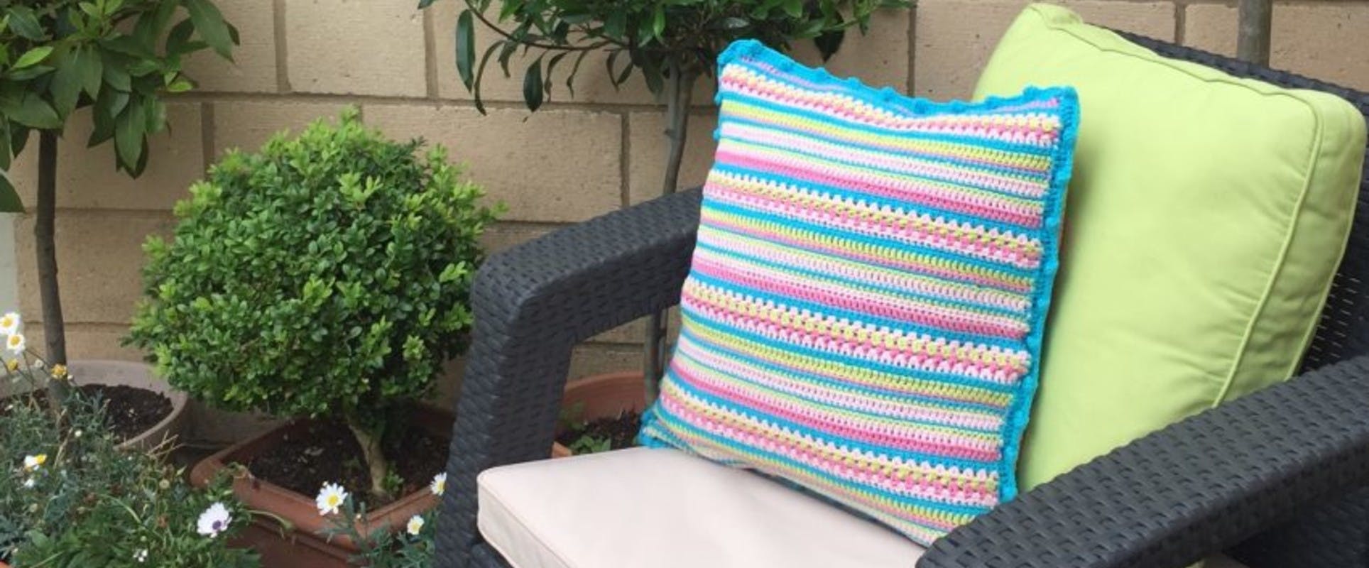 House /& Garden Motif Cushion with bobbles 14/" ~ Cotton DK ~ Knitting Pattern