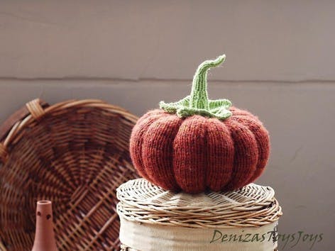 Halloween knitted pumpkin