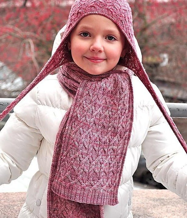 Child's knitted hat and scarf pattern