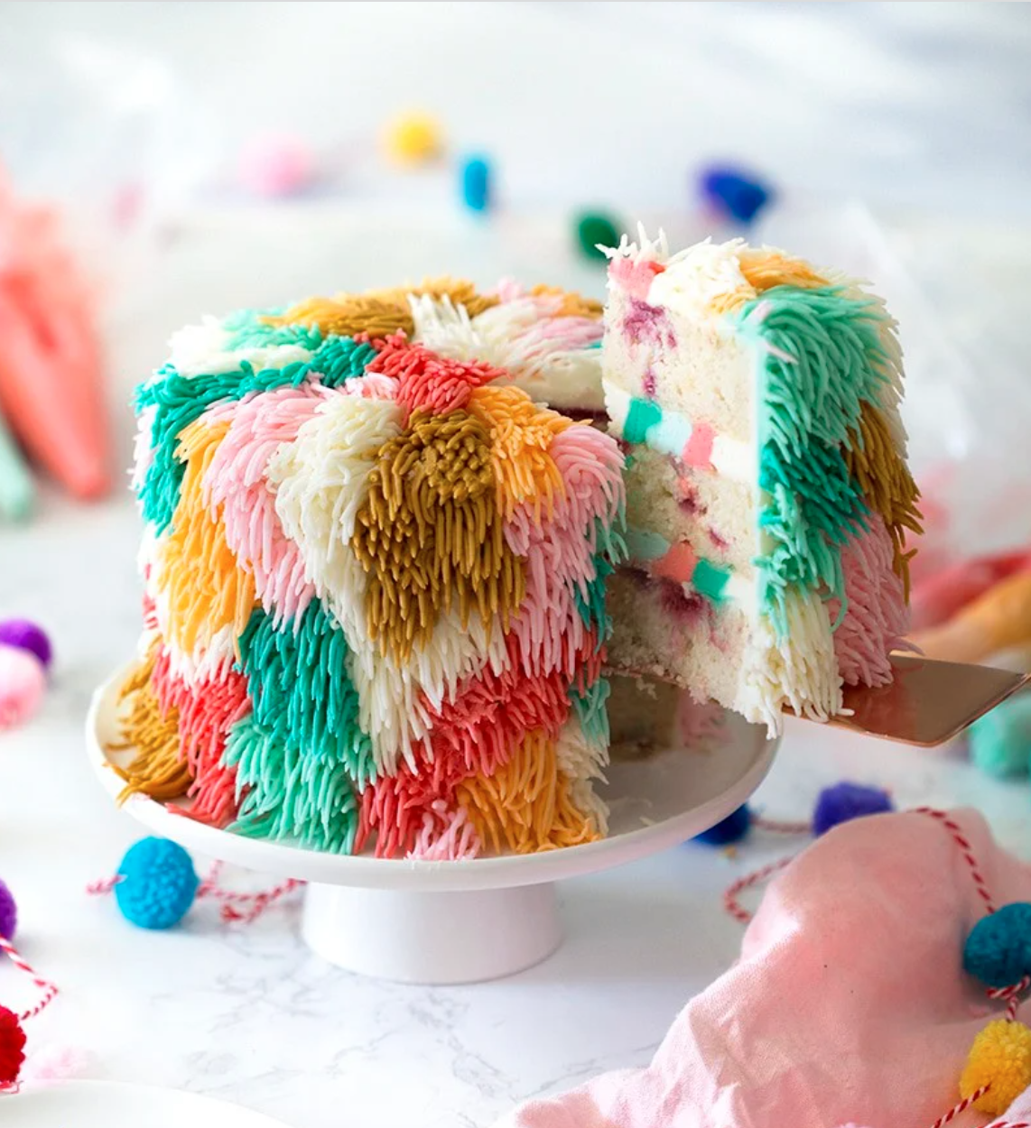 FROZEN ❄️ 5” vanilla bean cake covered in buttercream for Indie 🤍  #frozencake #3rdbirthday #3rdbirthdaycake #buttercreamcakes #cakedesign… |  Instagram