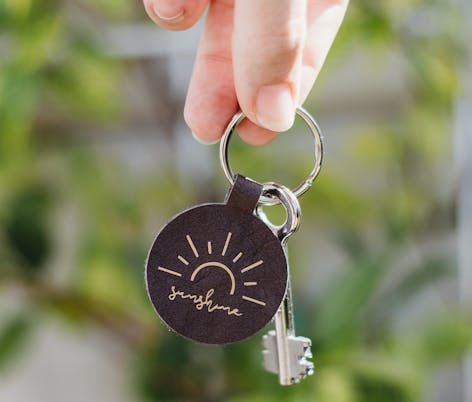 Iman AirTag Keychain Light Brown Flower - Modern and Chic Boutique