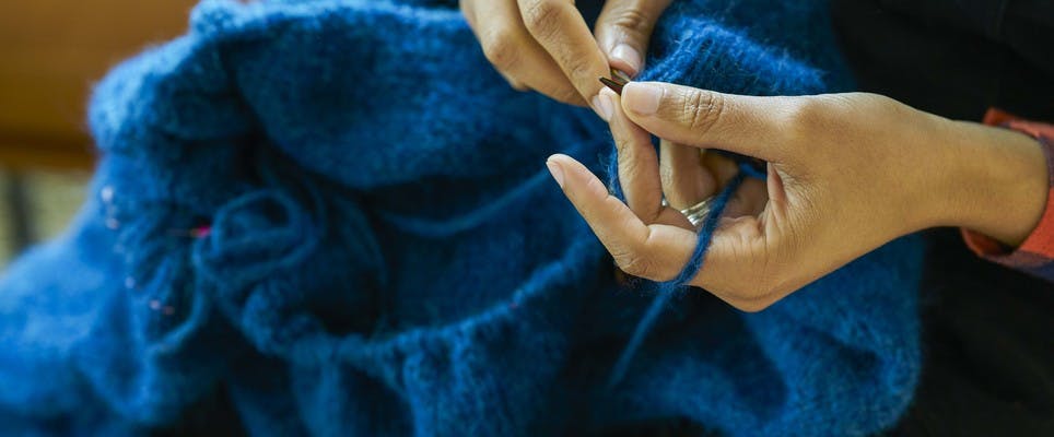 Handschmerzen beim Stricken und Häkeln lindern
