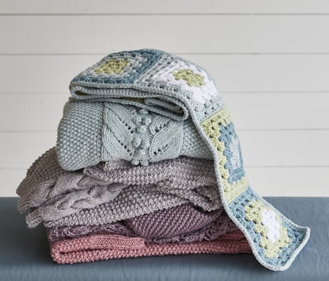 Blanket Knitting Pattern for Super Bulky Yarn - Over the Rooftops