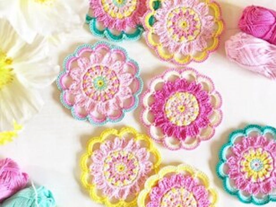 19 fabulous free flower crochet patterns