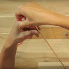 how to cast on- loop yarn round the right needle
