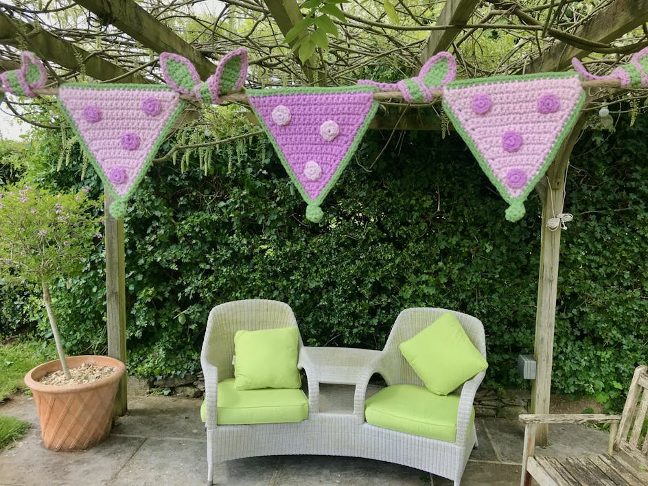 How to crochet cotton bunting by Kate Eastwood
