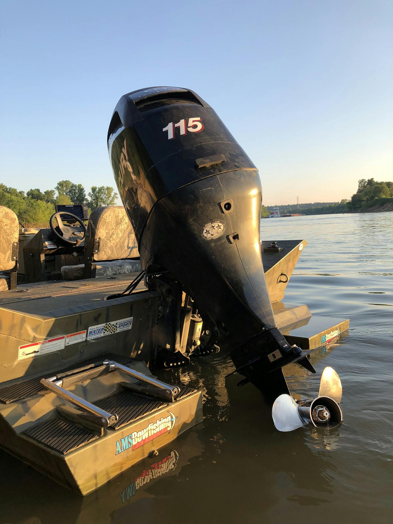24' SeaArk used by Loveless Outdoor Adventures to take customers on guided bowfishing trips.