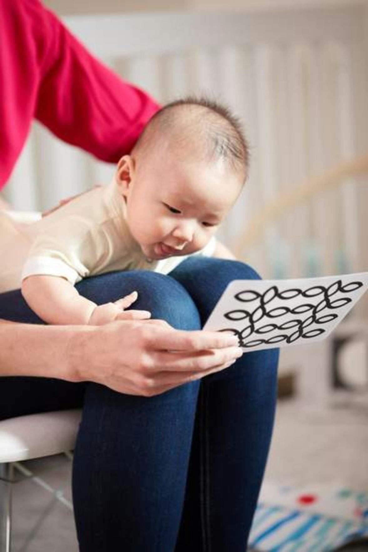 How to use high contrast for happier tummy time Lovevery
