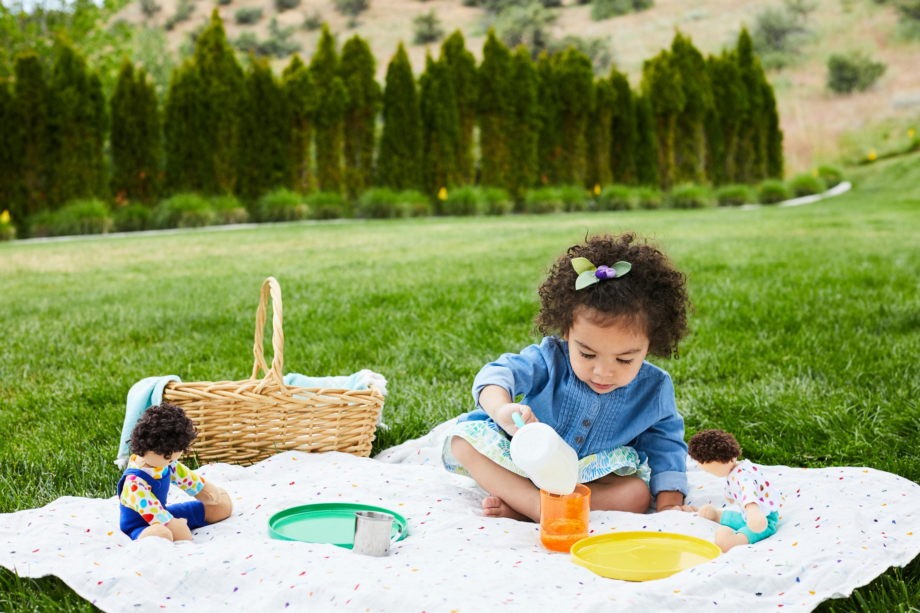 Pretend Play Outdoor Picnics Lovevery