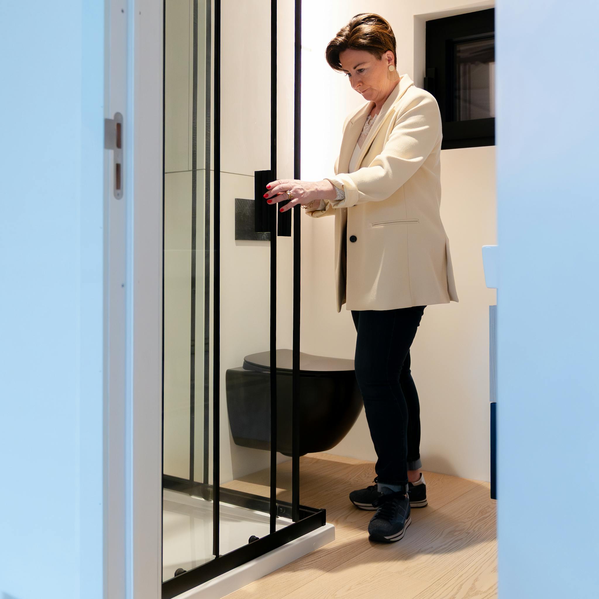 douche en toilet in poolhouse plaatsen