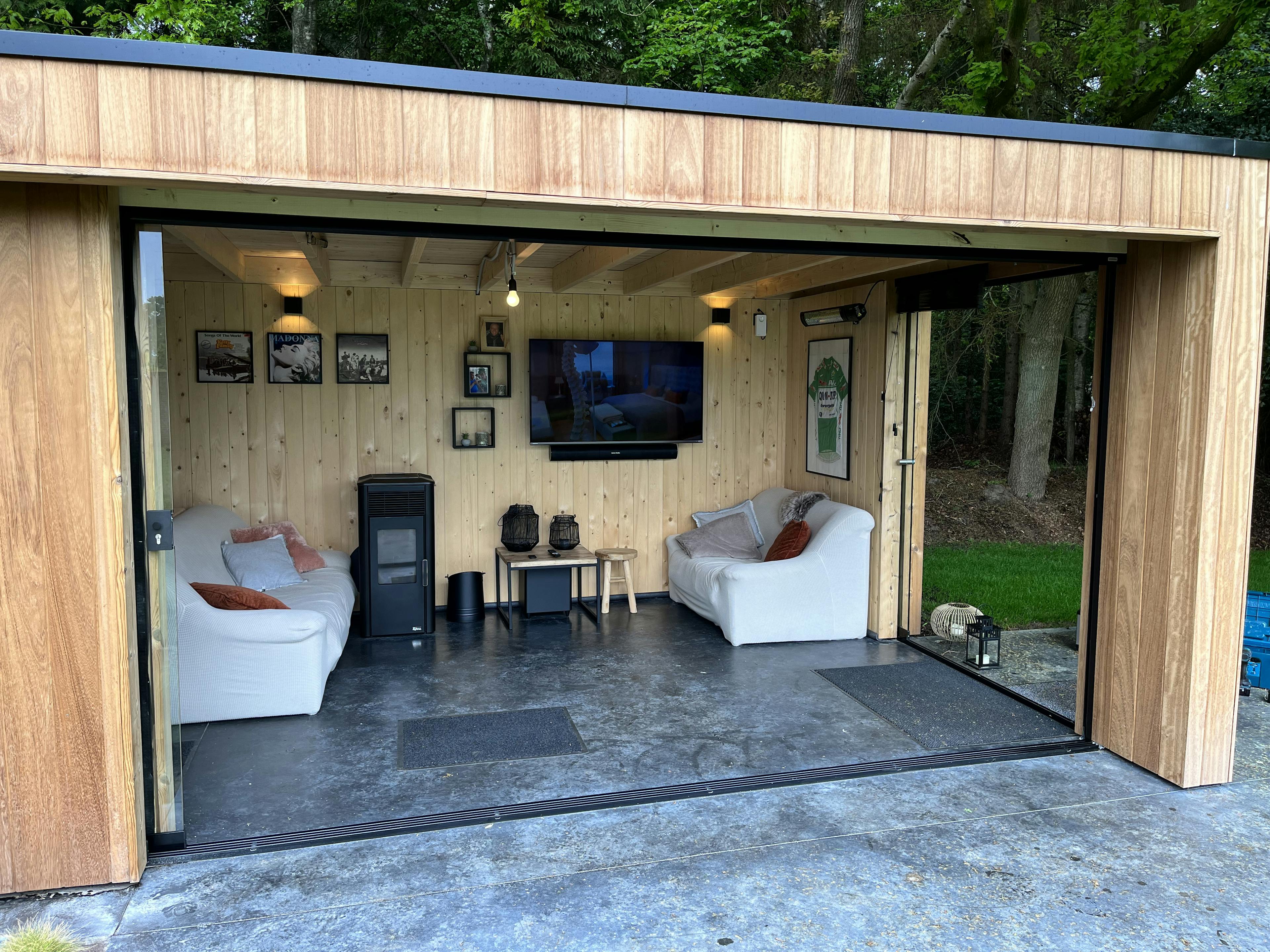TV in poolhouse Oud-Turnhout