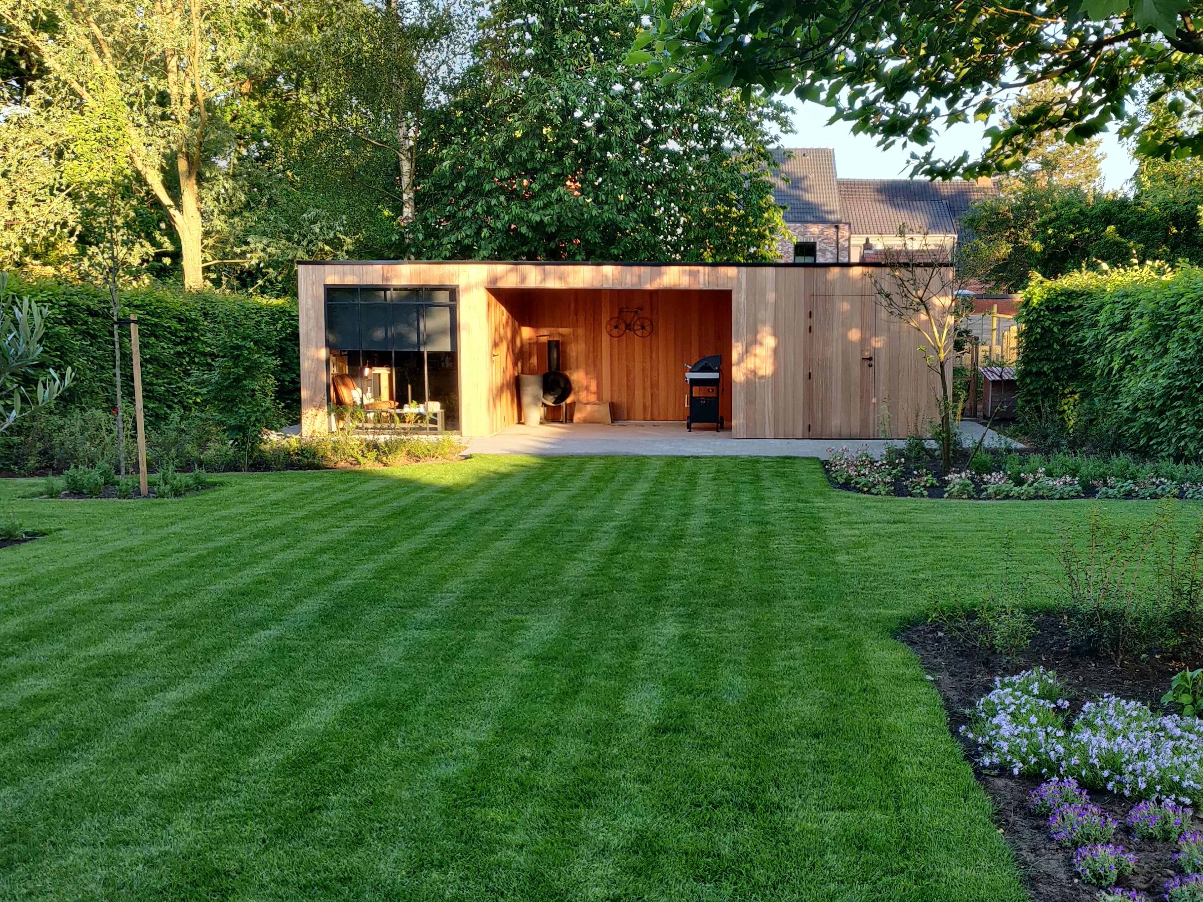 2 tuinbergingen met afdak in hout Geel