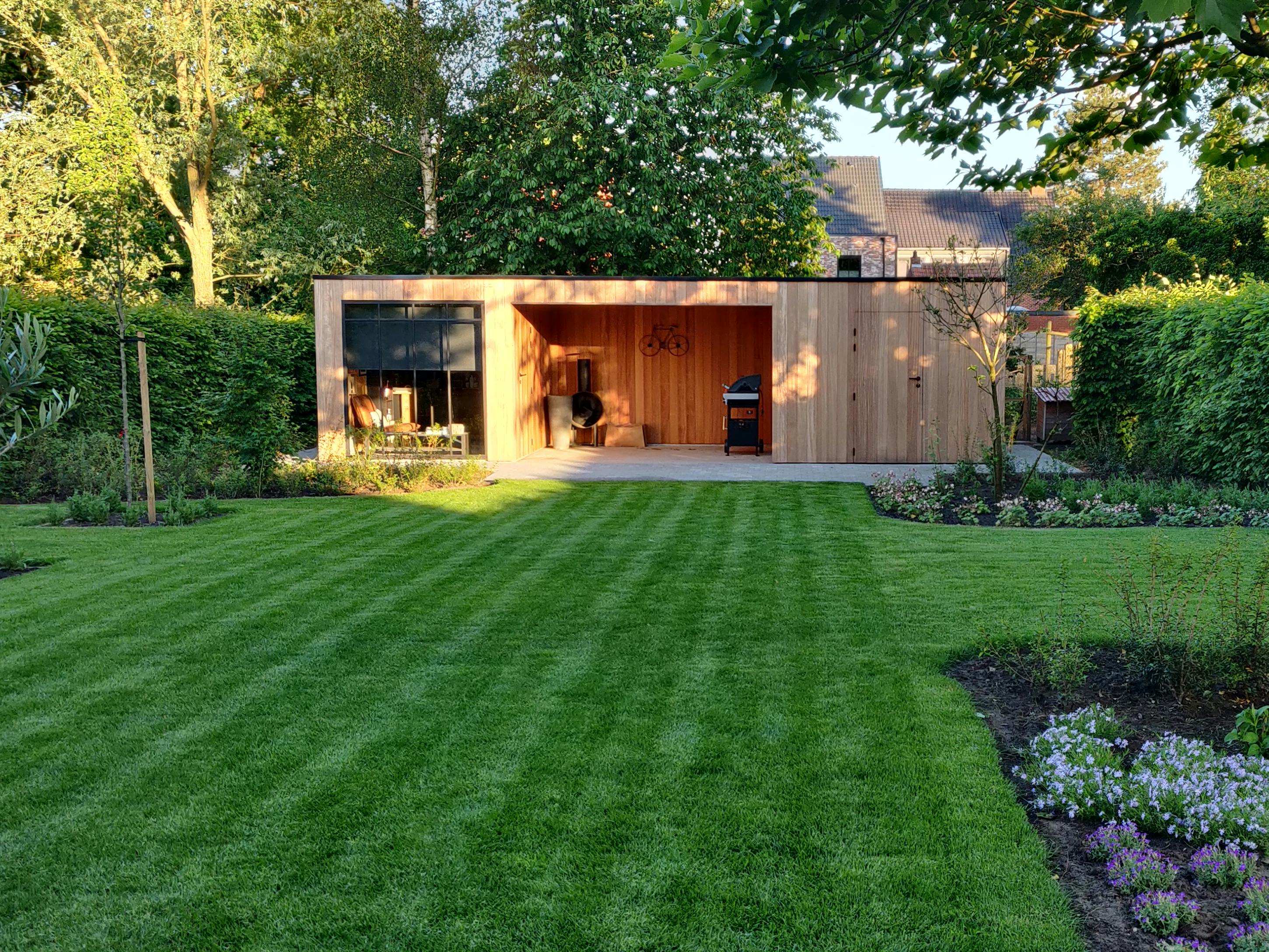 2 tuinbergingen met afdak in hout Geel