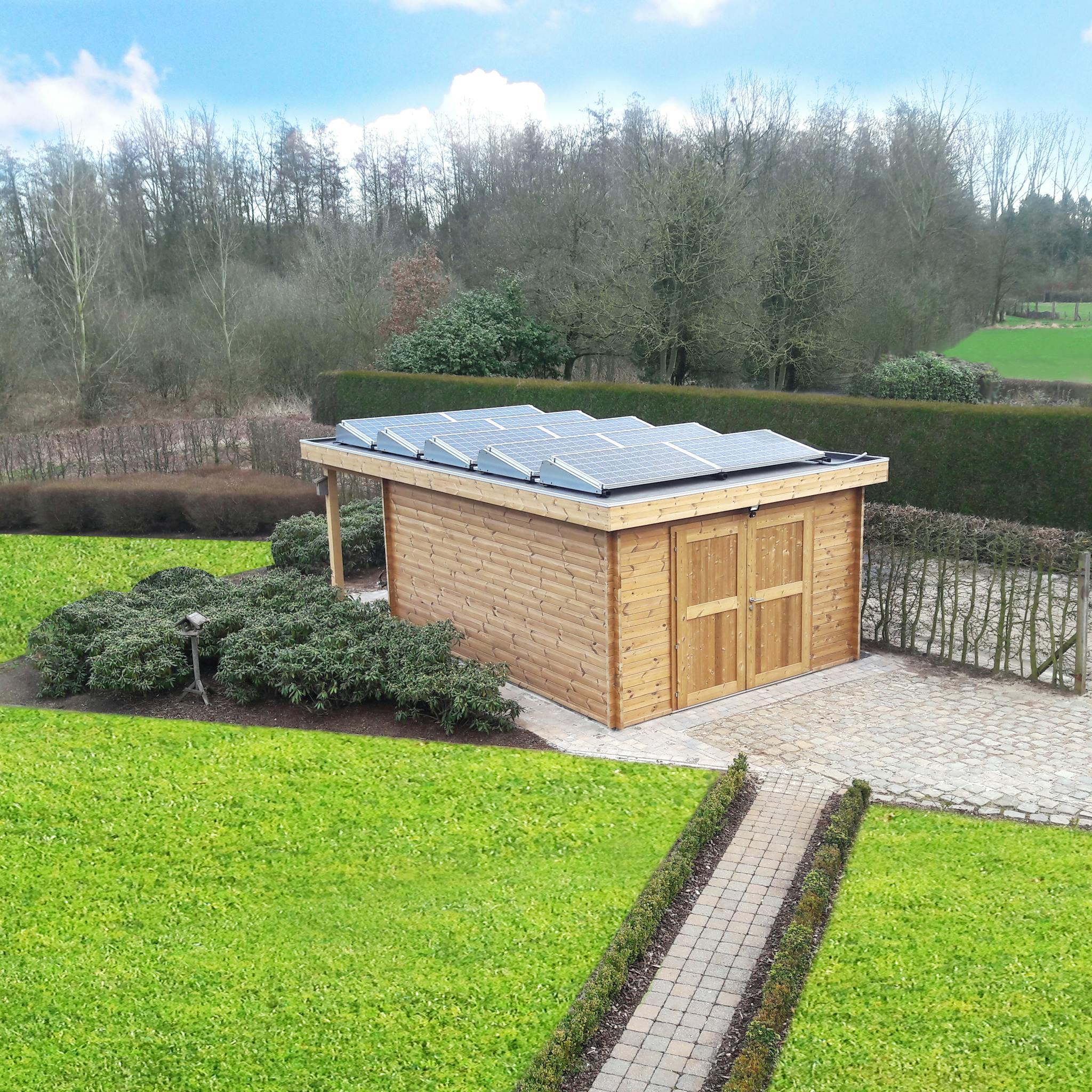 garage blokhut zonnepanelen op dak