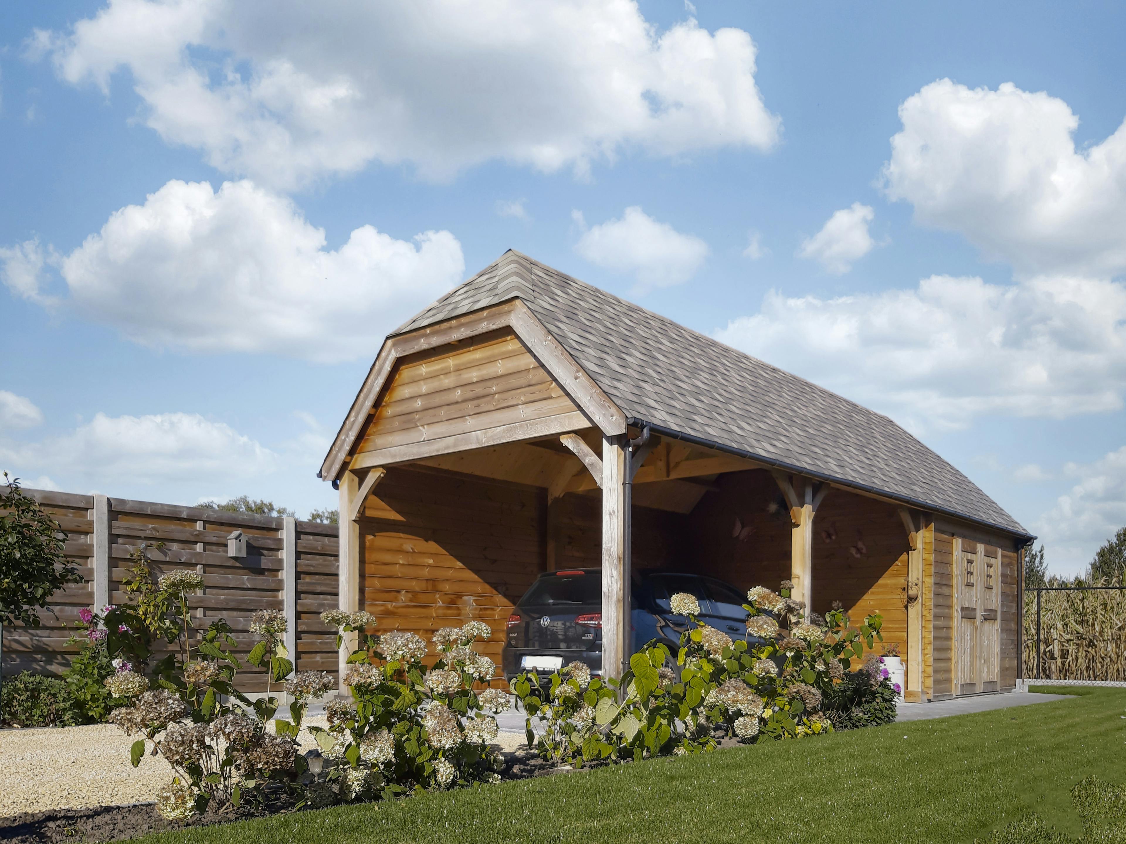 carport cottage met tuinhuis