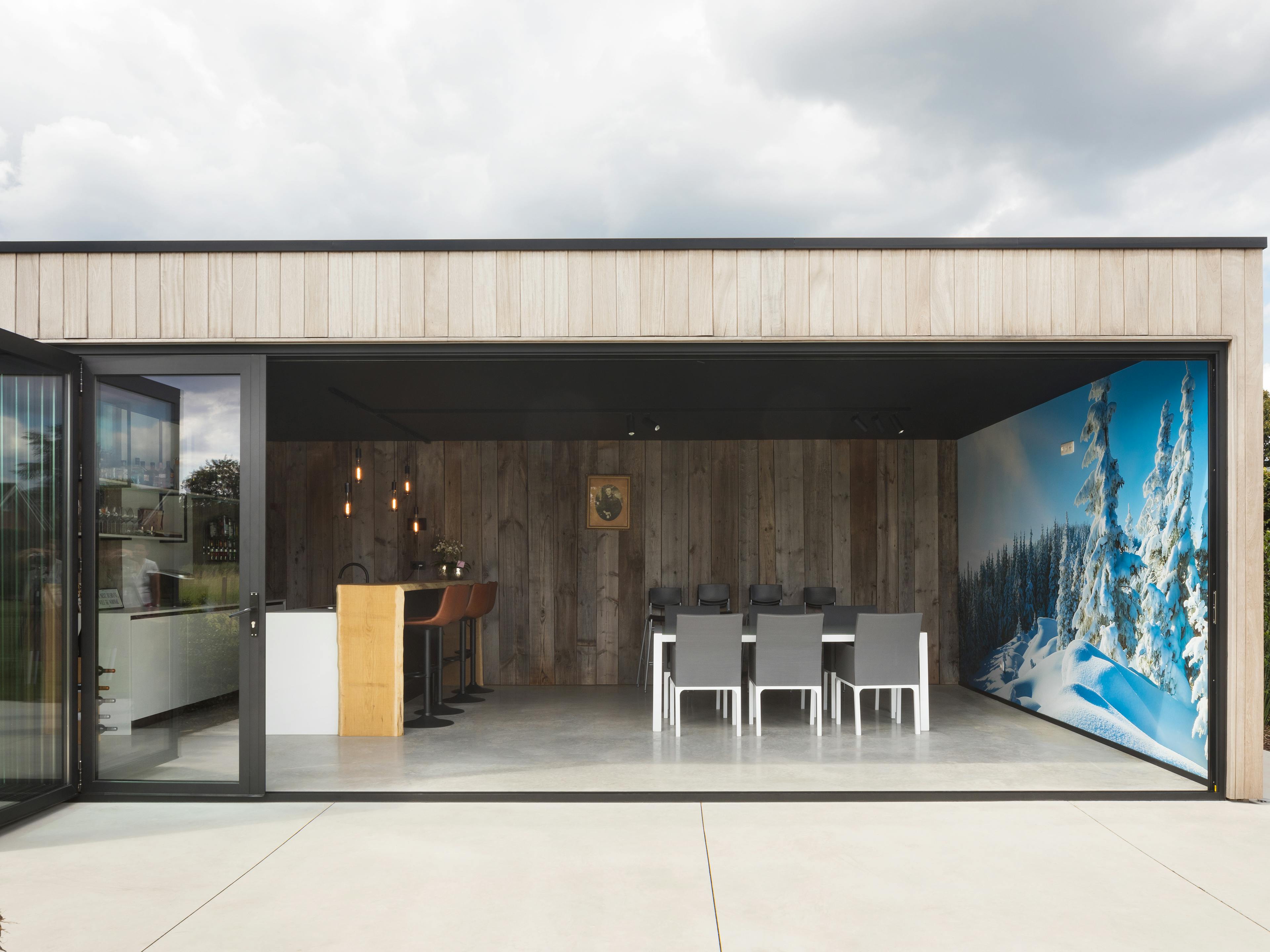 Poolhouse binnenafwerking barnwood muurtekening Dessel