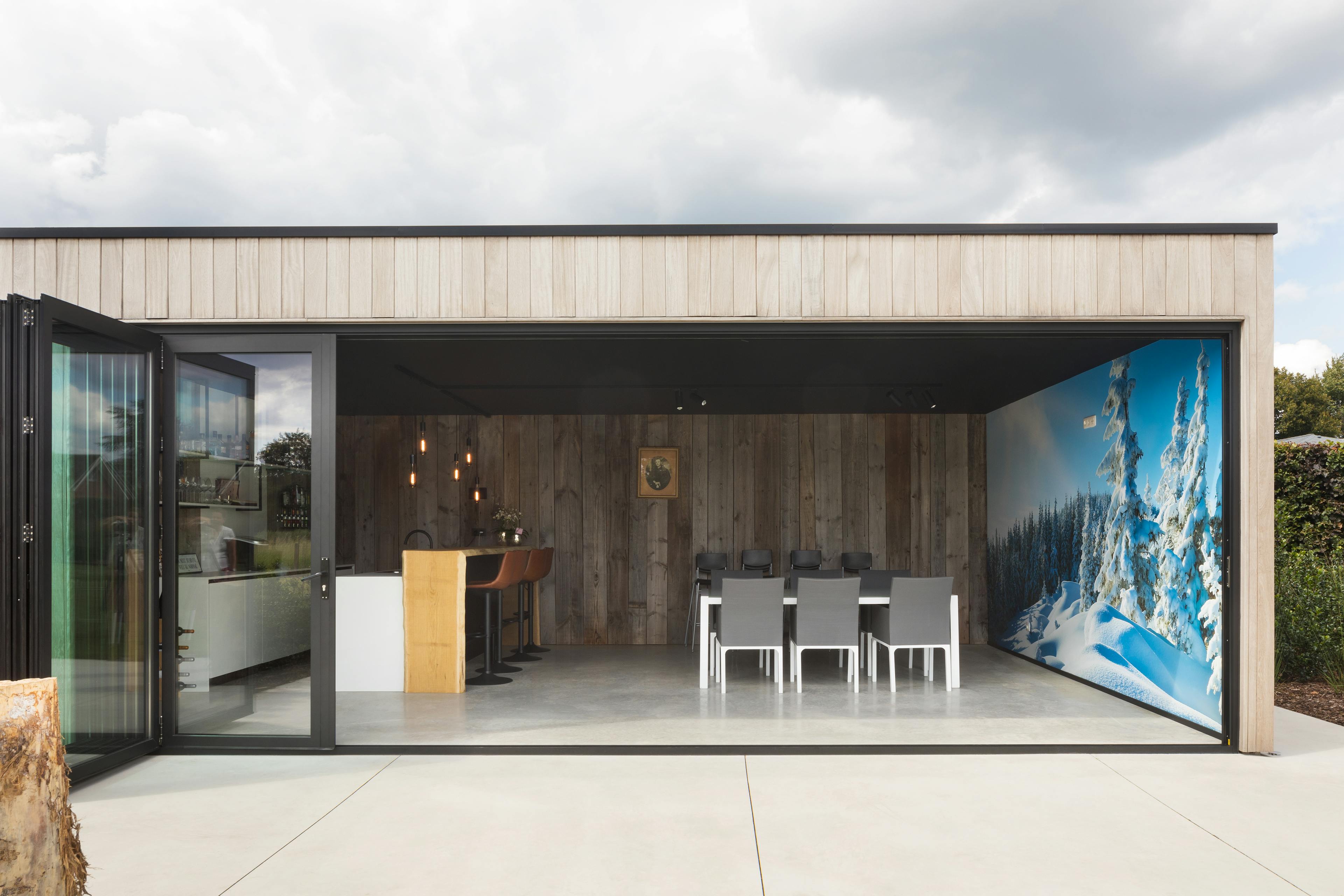 Poolhouse binnenafwerking barnwood muurtekening Dessel