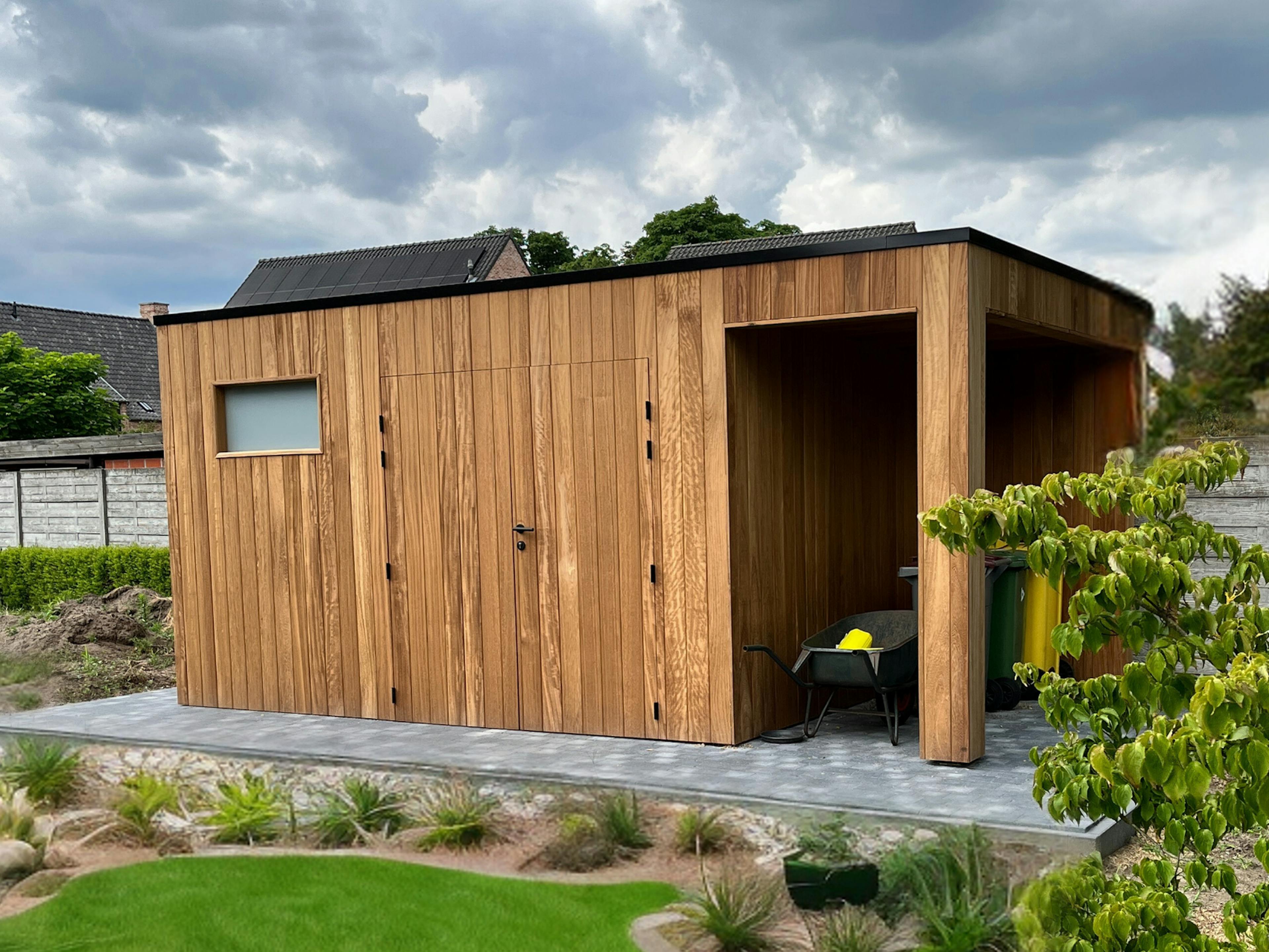 Paneelbouw tuinhuis met afdak Laakdal