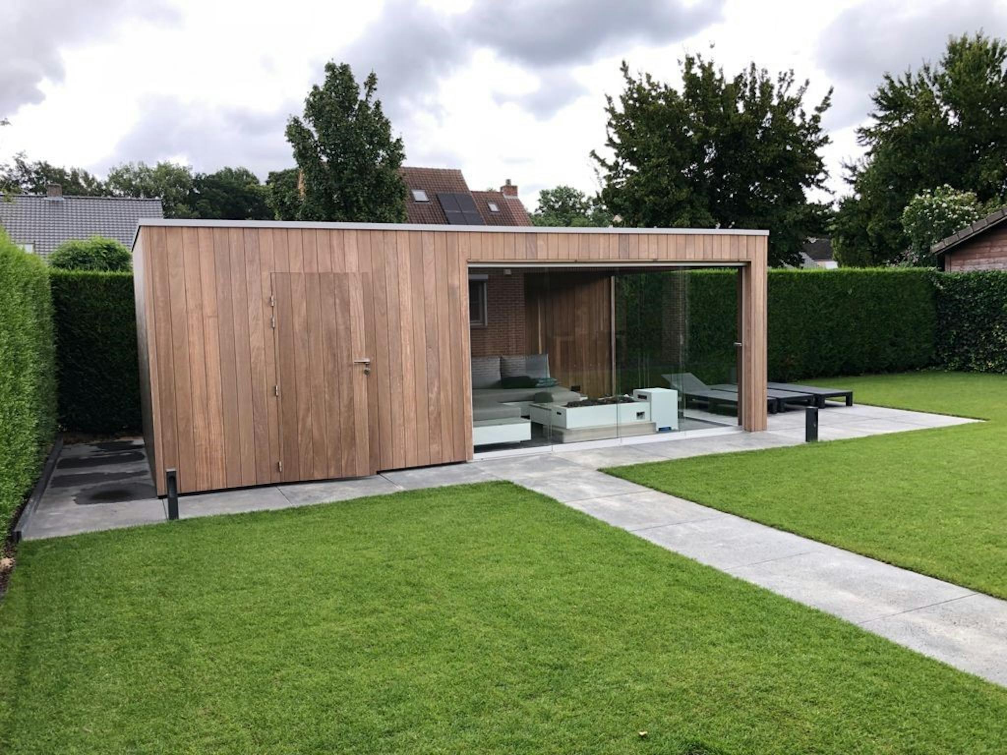 houten poolhouse met terrasoverkapping