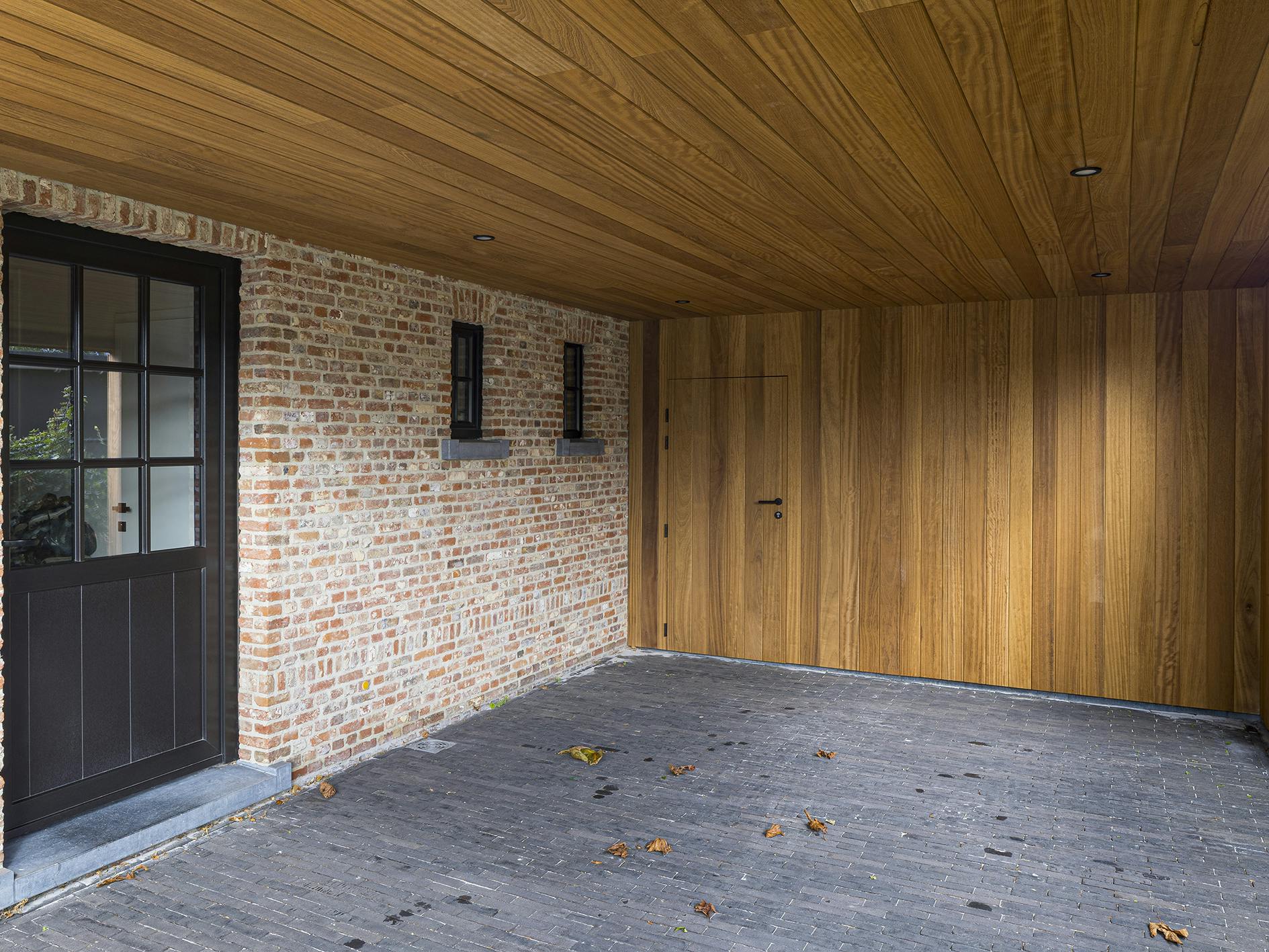 Carport afgewerkt in thermowood