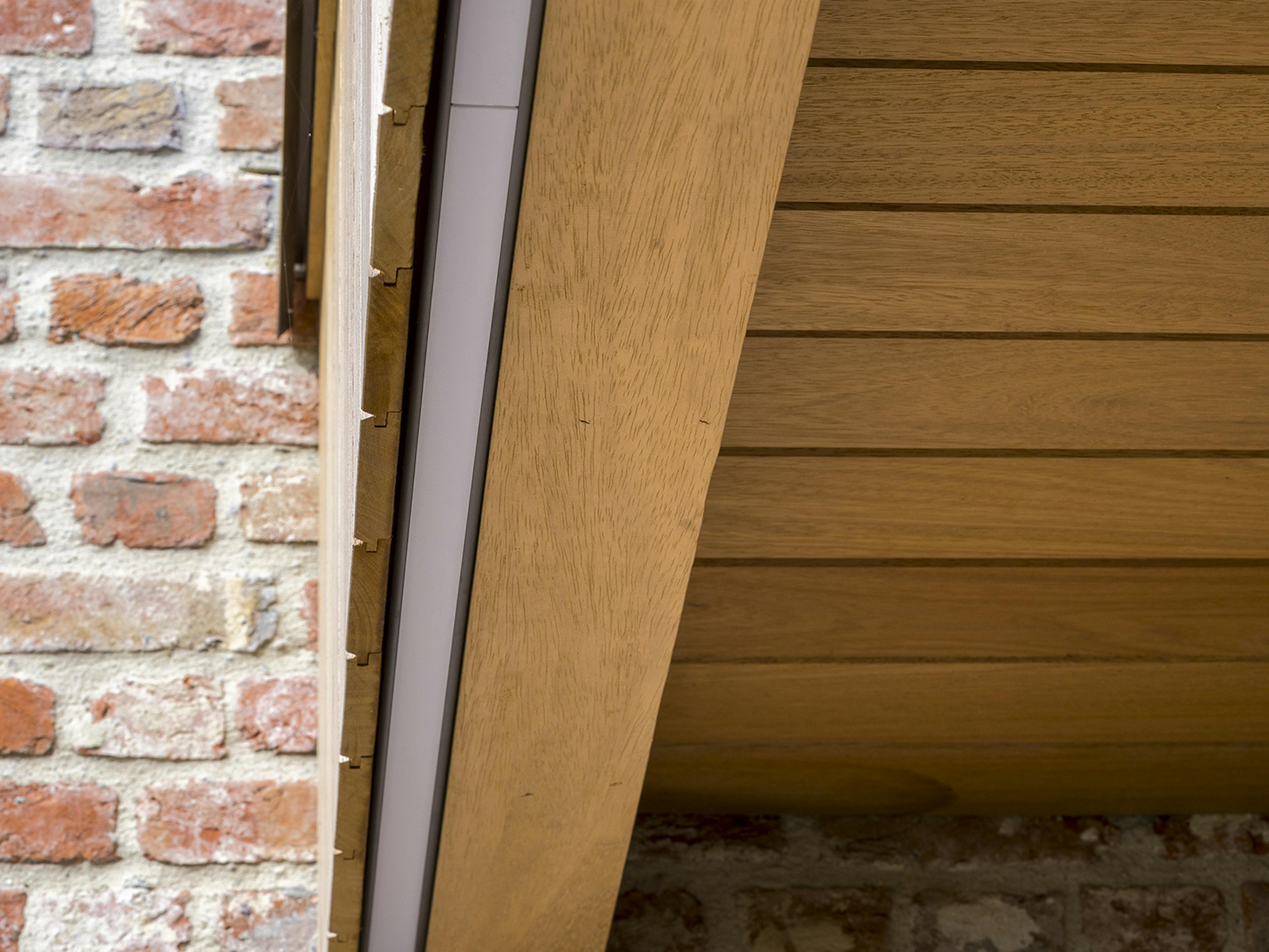 houten carport met ledstrip