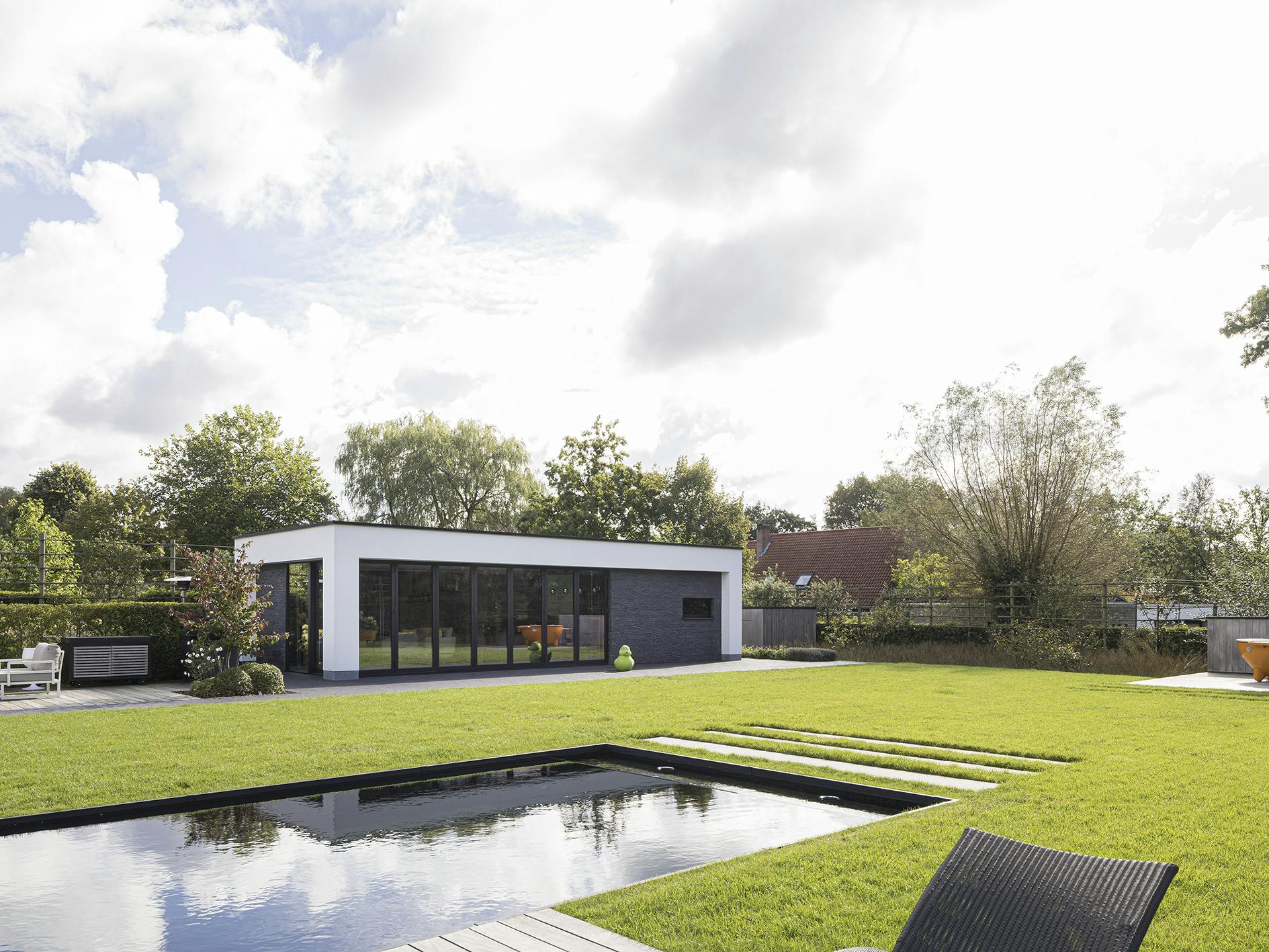 poolhouse aan ecologische zwemvijver Geel