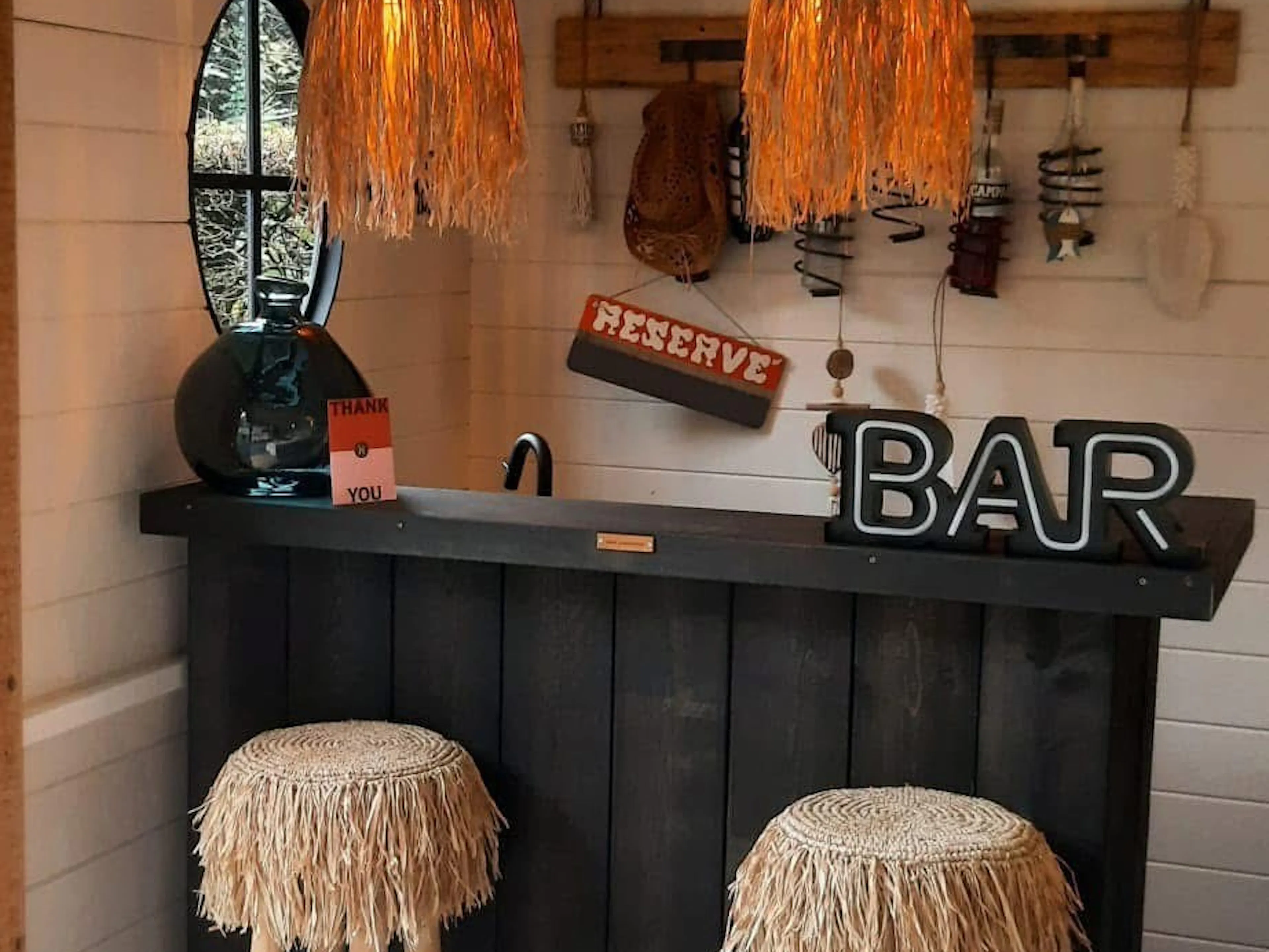 Bar in blokhut bijgebouw