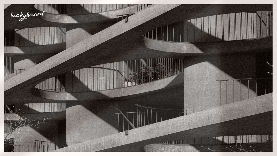 Concrete construction of balconies and walls