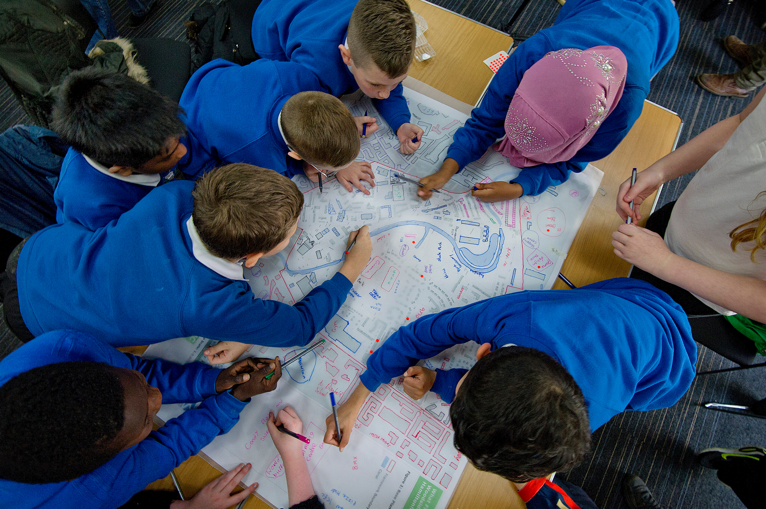 Schoolchildren drawing