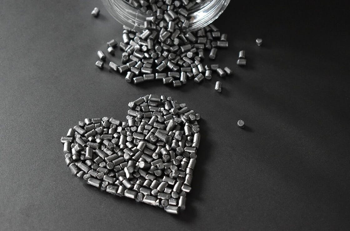 Graphite compounds shaped into a heart