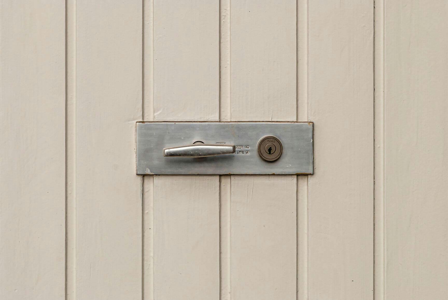 Sécurité porte de garage - conseils blindage des portes serrures