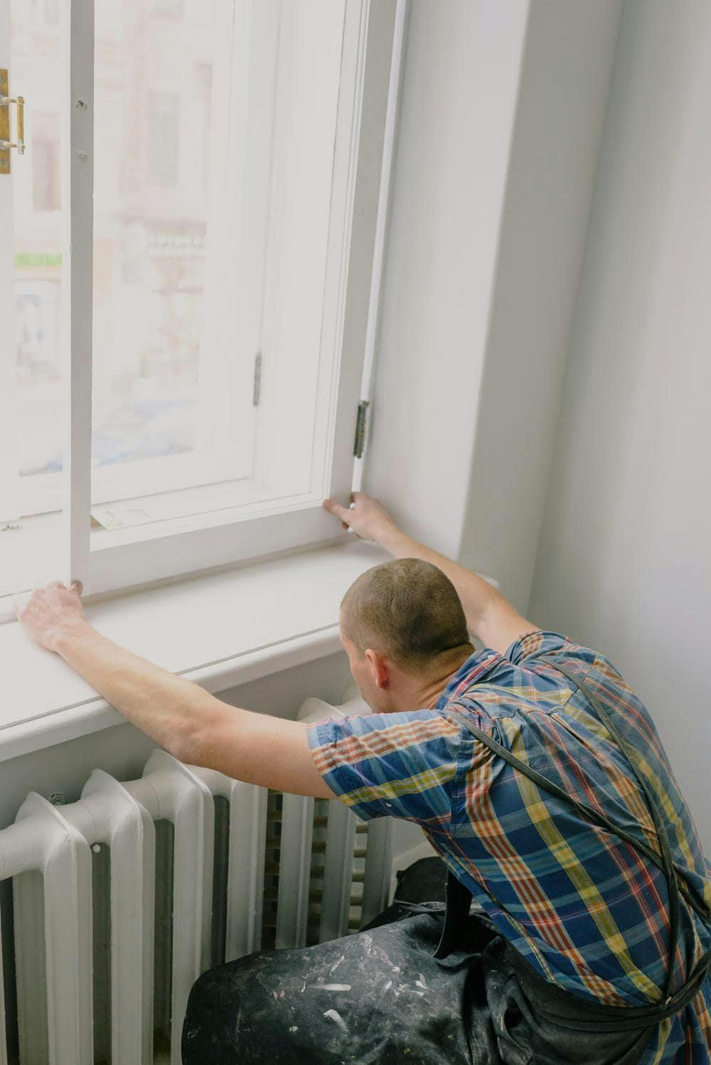 Comment changer le joint d'une fenêtre : guide pour les joints pour  rainure, ouvrant et dormant