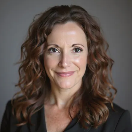 Headshot of Ashlee Valentine