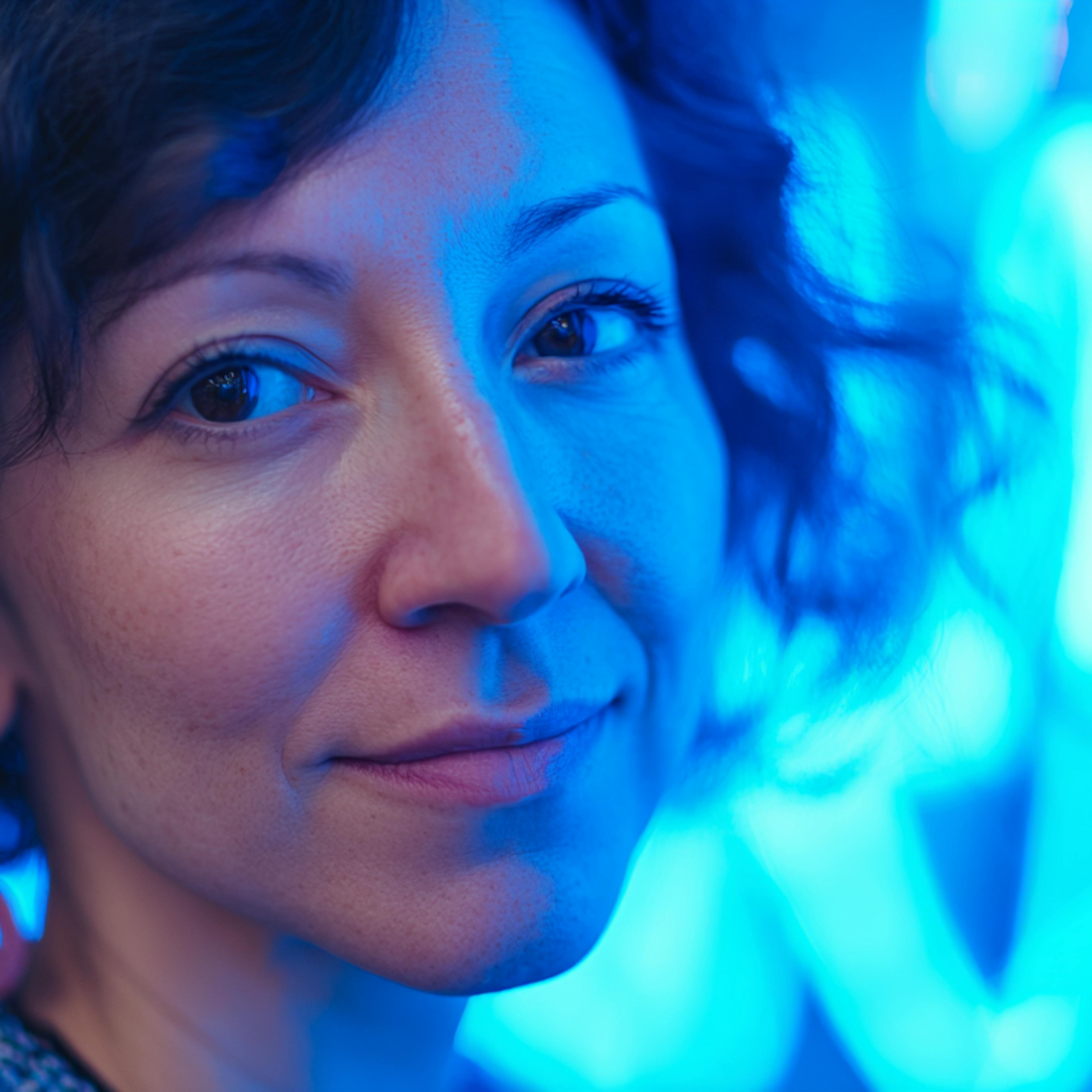 forty_year_old_female_film_director_in_blue_neon