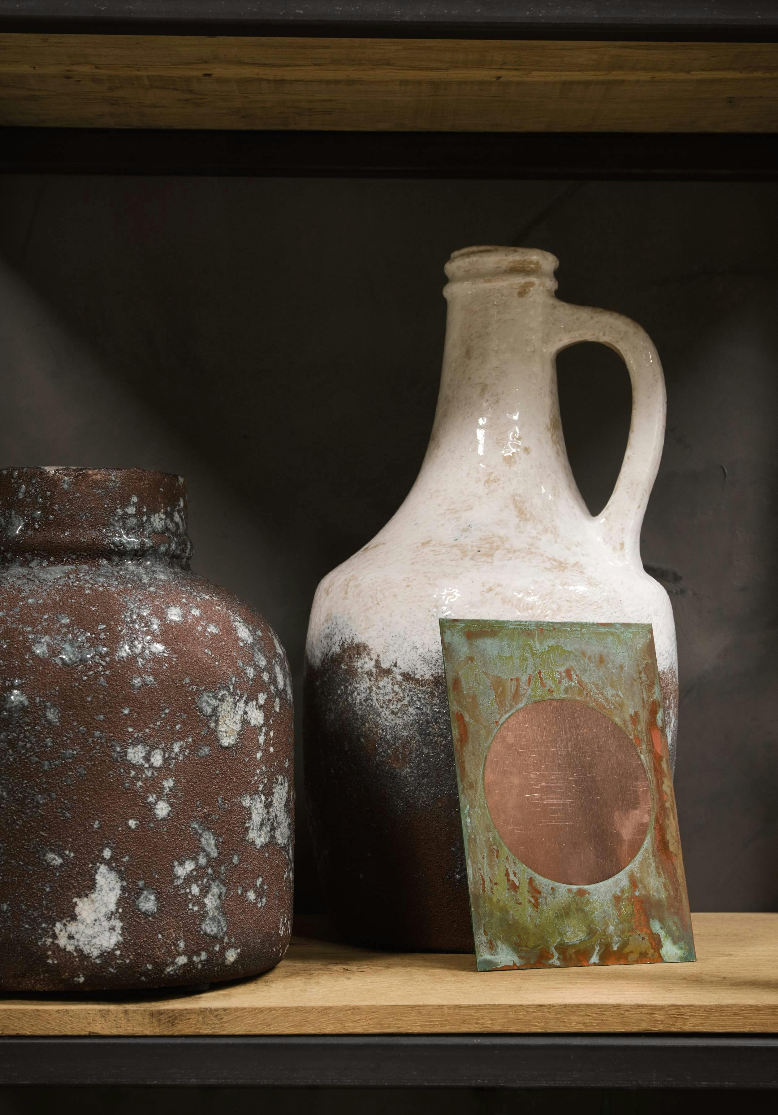 living room bookshelf decorations