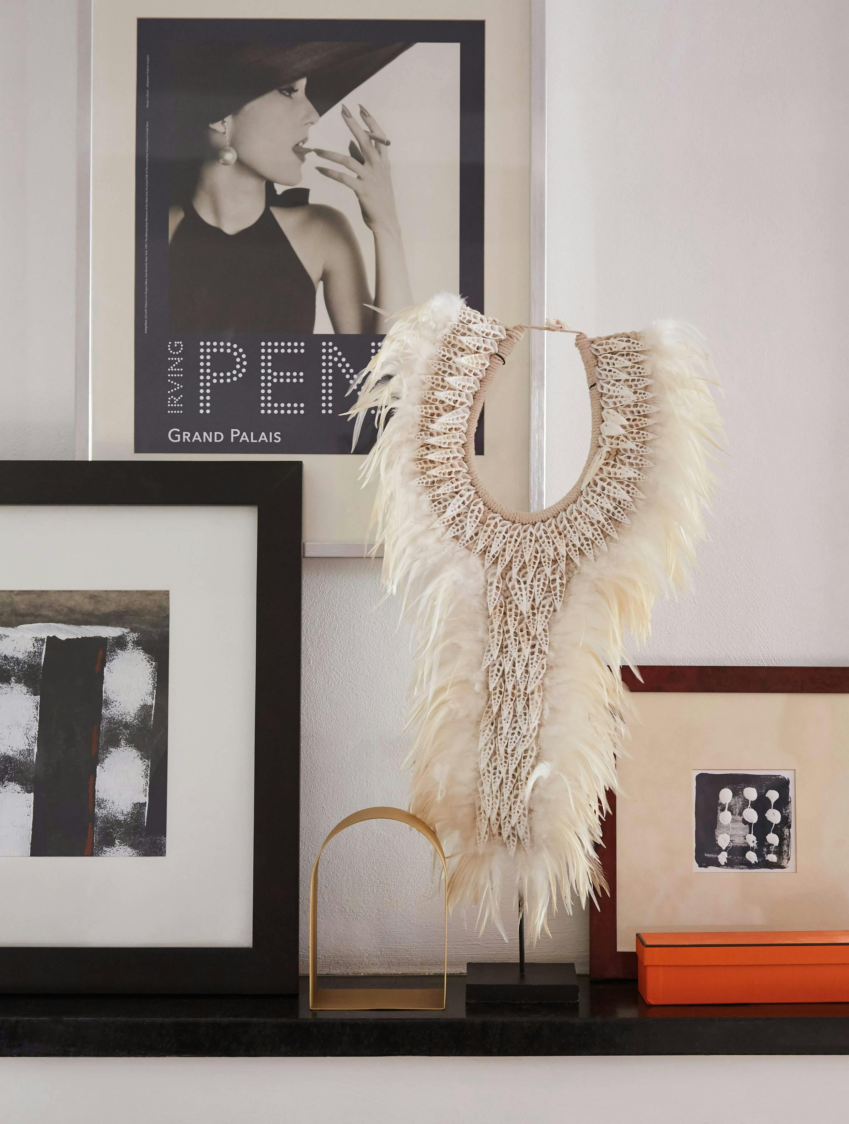 living room bookcase decoration