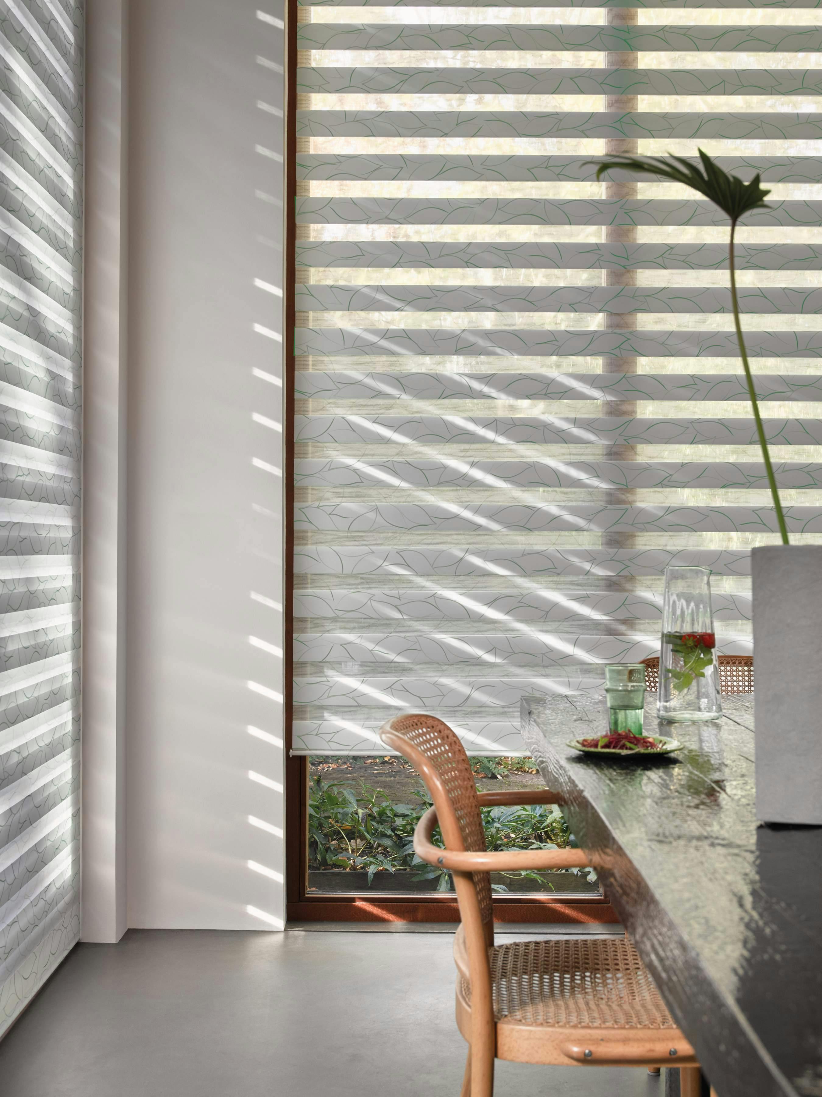 Duo rullgardinen ger ökad frihet att reglera ljuset, tack vare väven som går omlott