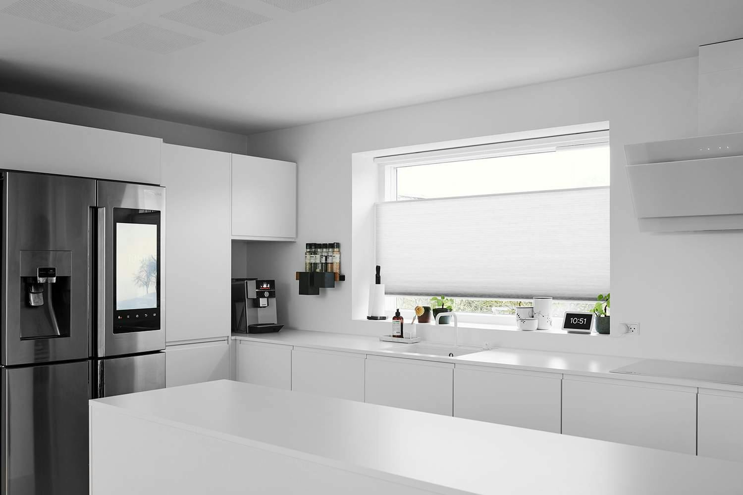 Smarta hem lösningar: smart gardin i köksfönster, modell Top Down/Bottom Up