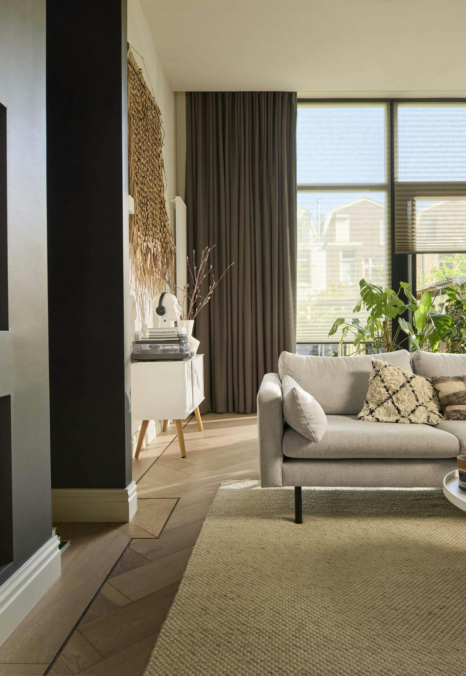 layering van gordijnen met plissé shades