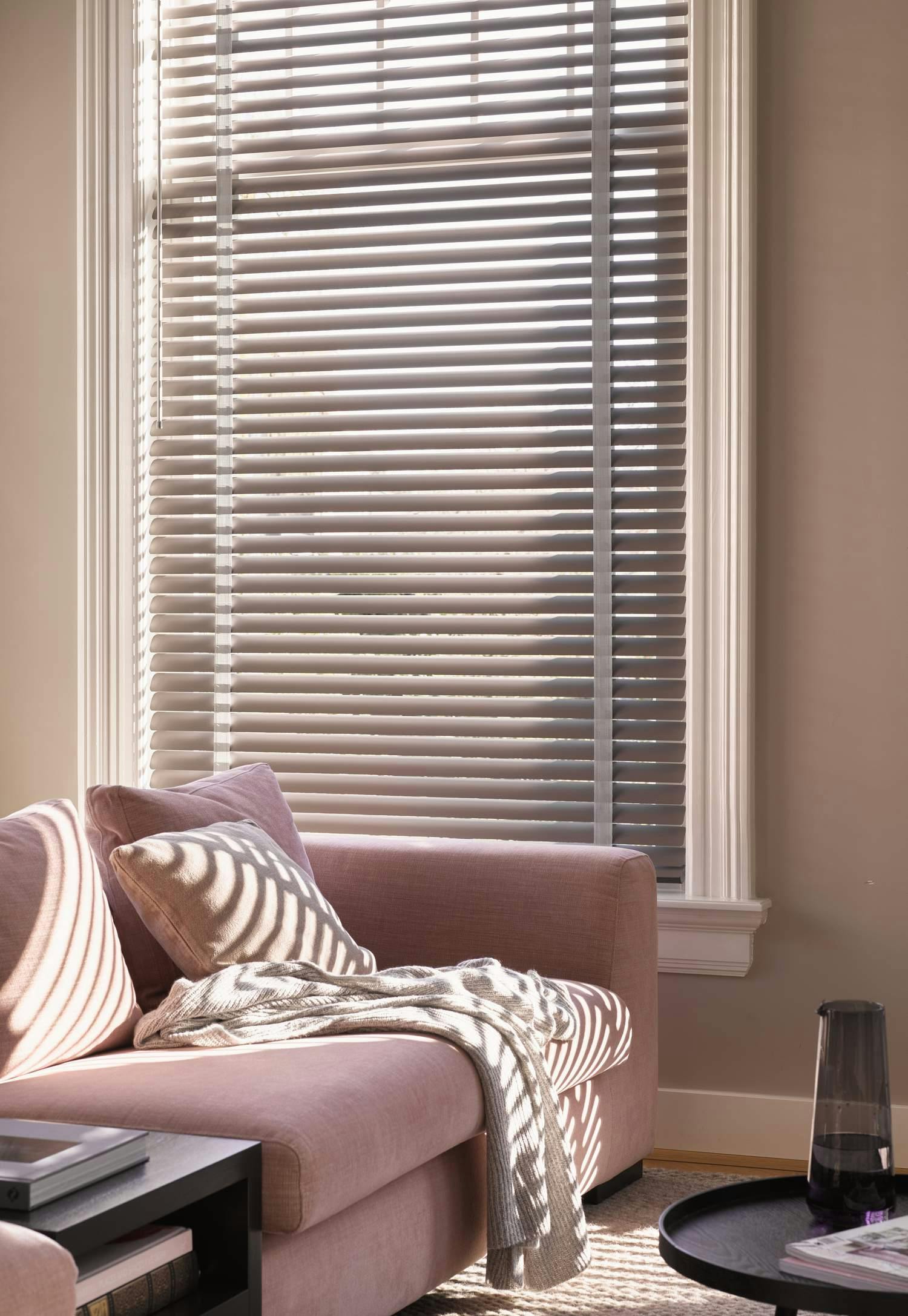 Horizontale jaloezieën met decoratieve ladderbanden