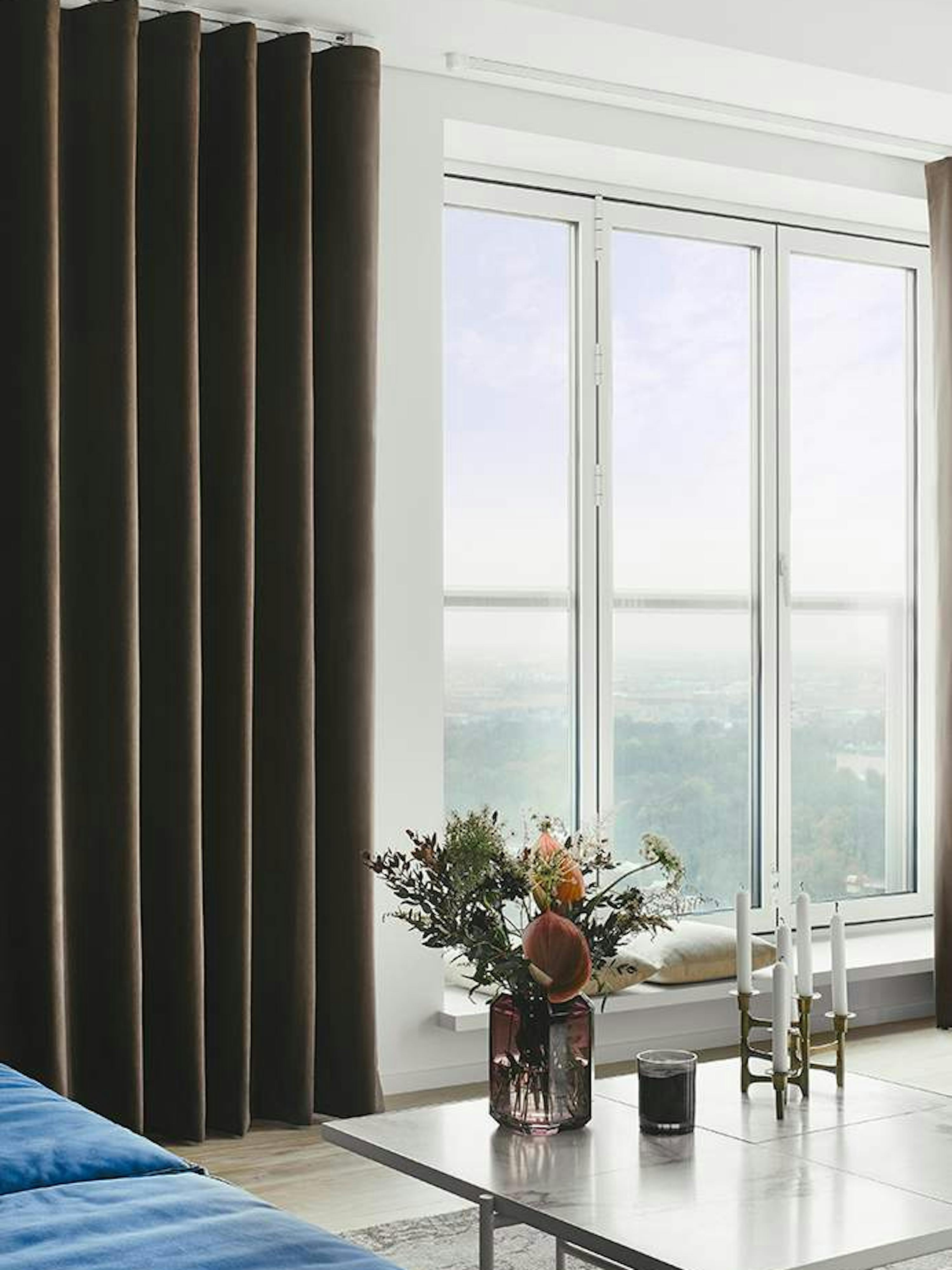 Intelligente gardinskinner med stofgardiner fra Luxaflex®