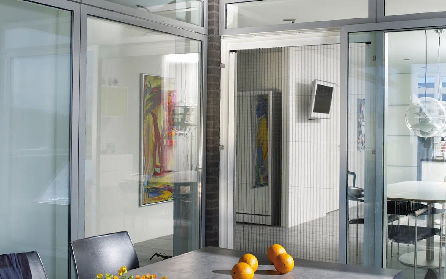 Luxaflex® netgardiner fås i forskellige modeller og passer til både vinduer og døre